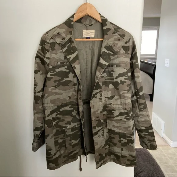 Universal Thread Camo Utility Jacket - Picture 2 of 8